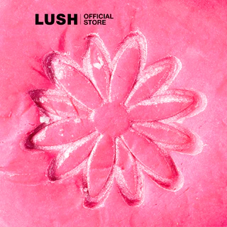 LUSH บับเบิ้ลบาร์สำหรับแช่ฟอง CREAMY CANDY 100g