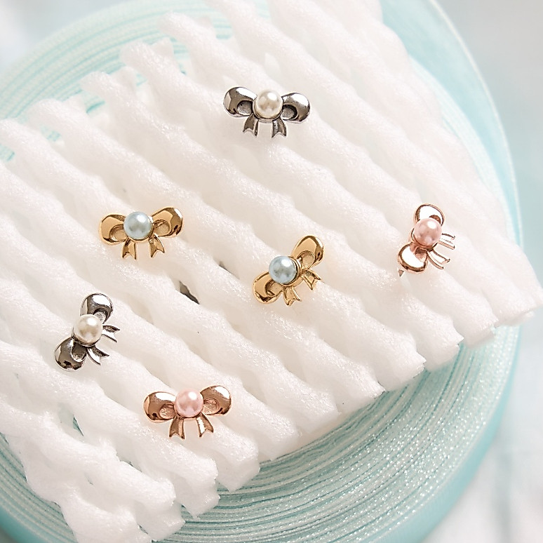 earika.earrings - baby ribbonie pearl ต่างหูโบว์เล็กจิ๋ว วัสดุสแตนเลส (stainless steel)