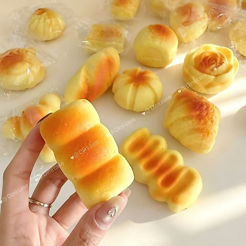 ขนมปังคละแบบ ขนมปังจิ๋ว สกุชชี่ ของเล่นคลายเครียด สำหรับเด็ก กลิ่นหอม บีบได้ squishy