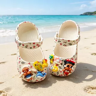 2026 ฤดูร้อนใหม่สาว Clogs ลื่นกลางแจ้งรองเท้าแตะน่ารักที่ถอดออกได้ DIY Charms เด็ก Slippe