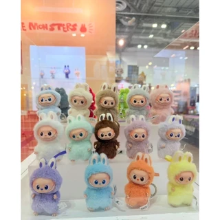 100% ของแท้อย่างเป็นทางการPOP MART Labubu 4.0 Pin For Love V4 (AM)/(NZ) THE MONSTERS Mini LABUBU V4 ไวนิลตุ๊กตาจี้กล่องตาบอดหัวใจของขวัญวันเกิด