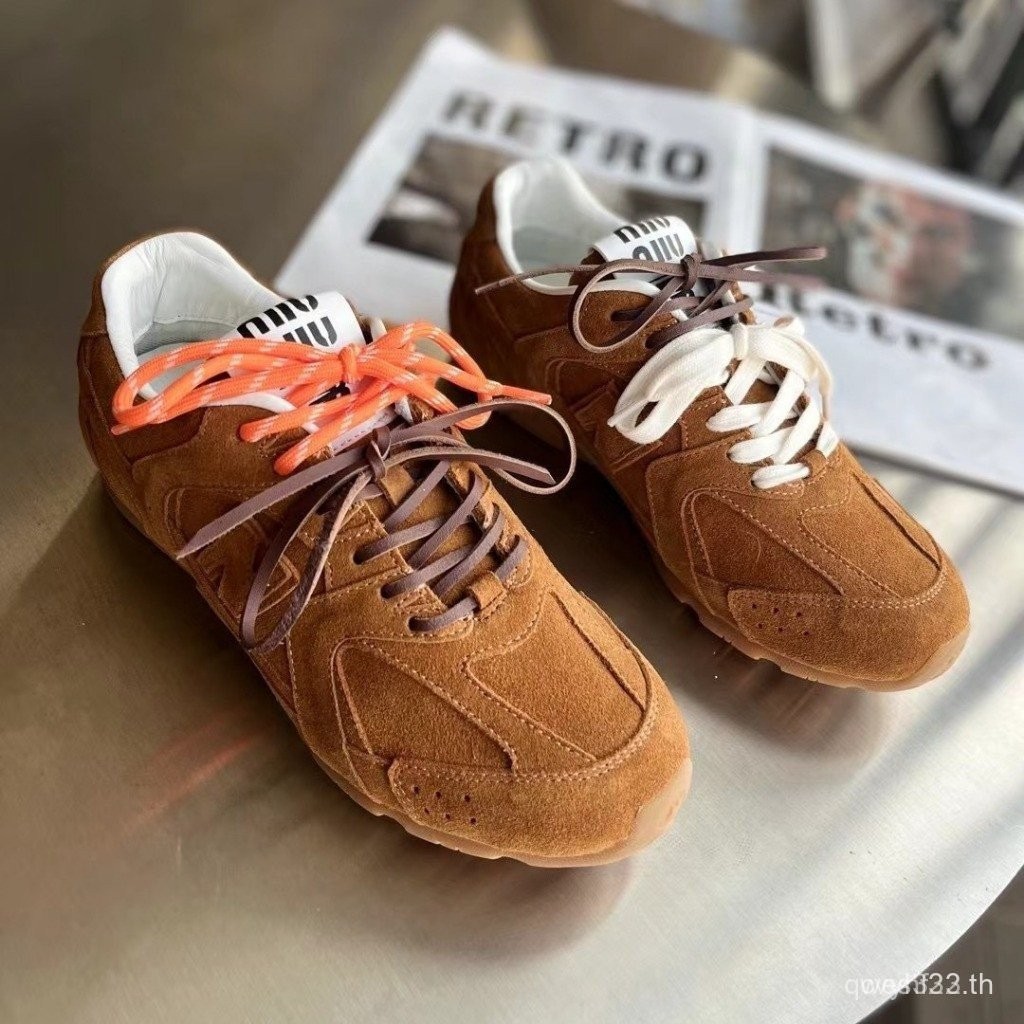 2024 สไตล์ใหม่ MiuMiu Joint 530 Daddy รองเท้าสุภาพสตรีกีฬารองเท้า 2 สีเชือกผูกรองเท้าของแท้หนังกีฬาร