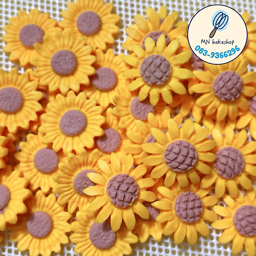 น้ำตาลปั้นฟองดอง 🌻ดอกทานตะวัน 15ชิ้น🌻 สำหรับตกแต่งหน้าเค้ก ขนม น้ำปั่น เพิ่มความน่ารัก น่าทานให้ขนมของคุณ 🧁