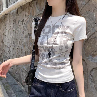 เสื้อยืดผู้หญิงแขนสั้น คอกลม ผ้าร่อง ลายตัวอักษร สไตล์ Y2K เสื้อแฟชั่นผู้หญิง ทรงเข้ารูป