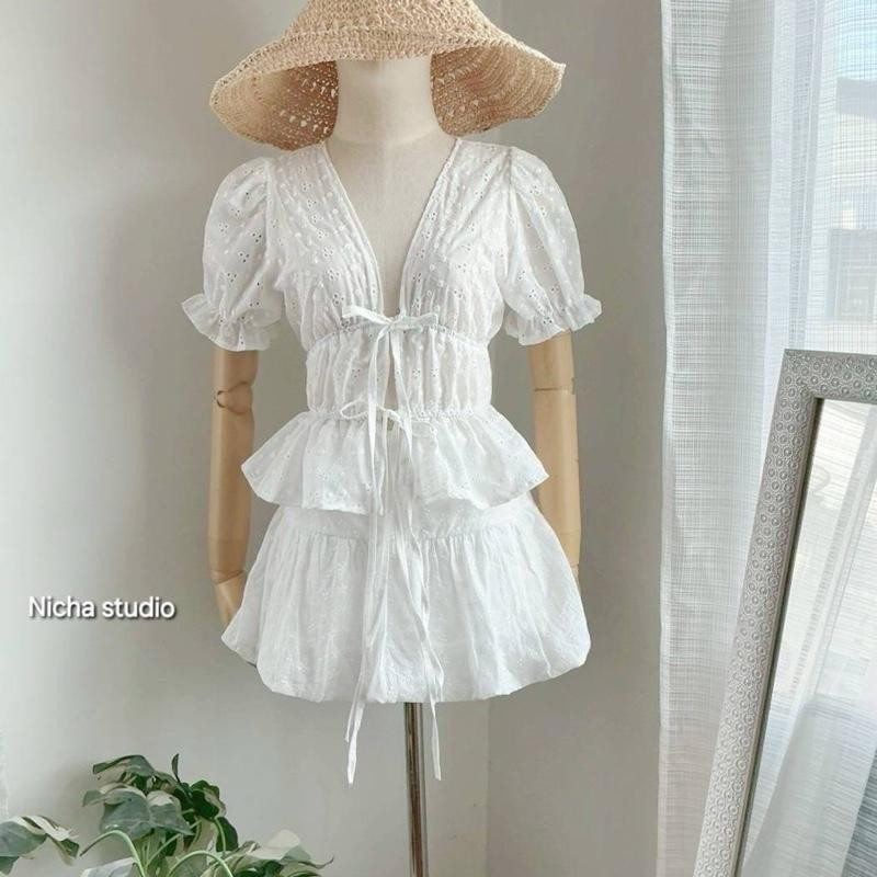 Jayleen outfit: น้อยหน่า เสื้อแขนตุ๊กตาผ้าลูกไม้ฉลุ สายปรับรูดได้จริง