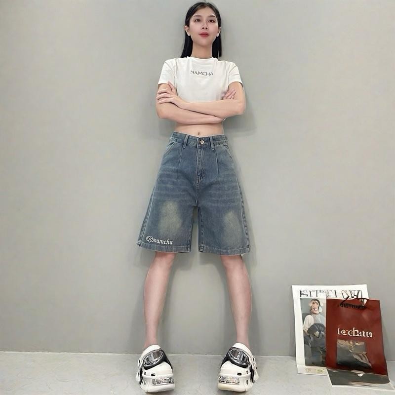 NAMCHA กางเกงยีนส์สามส่วนเอวสูง ปลายขา ปักNAMCHA เเต่งเฟด 176