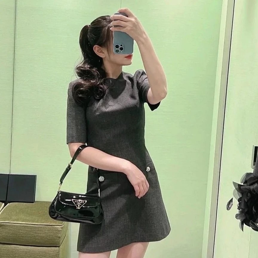 Prada กระเป๋าสะพายไหล่ หนังวัว สายโซ่ พลัสโมเนอร์ PZ58