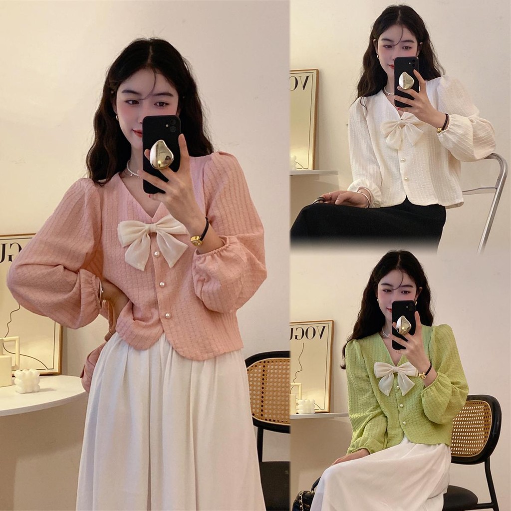 Chili Koko เสื้อเชิ้ตแขนพองคอวีแต่งโบว์สำหรับใส่ฤดูใบไม้ร่วง เสื้อเชิ้ตจีบสั้นสไตล์หวานๆ w668
