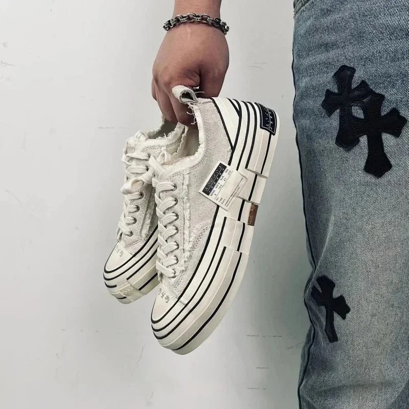 [เวอร์ชั่นท็อป] Wu Jianhao xVESSEL TIRAMISU LOWS BLACK TIRAMISU Seamless Heightening Suede รองเท้าลํ