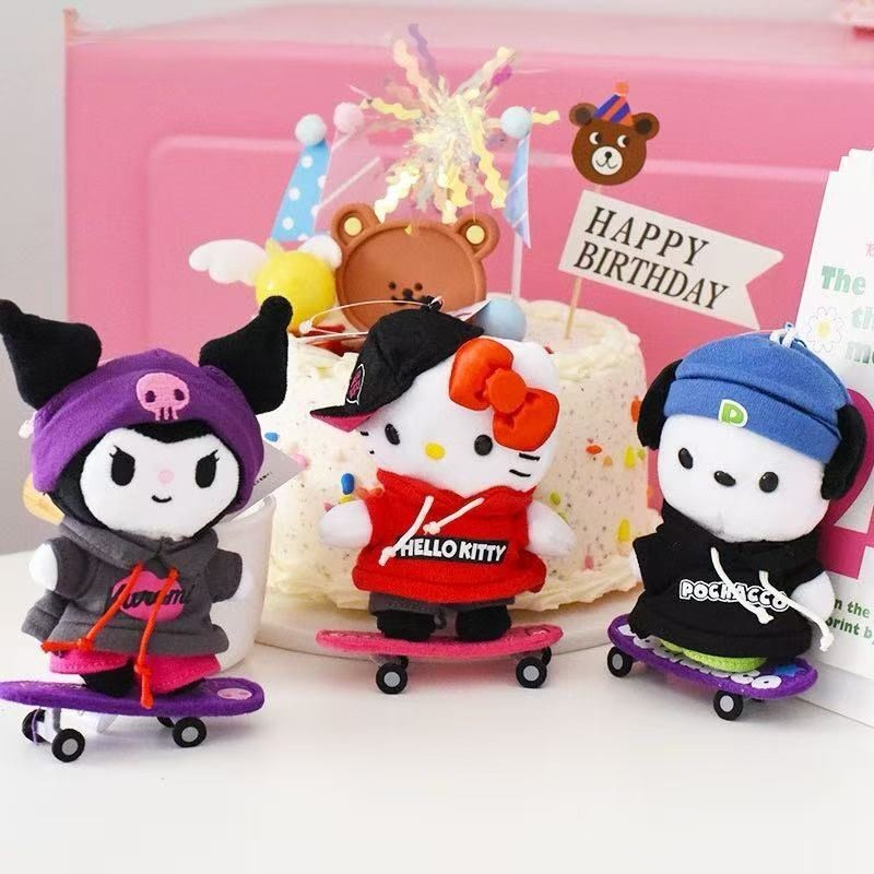 Creative Scooter Kuromi พวงกุญแจน่ารักสนุก Pacha สุนัขจี้ตุ๊กตาการ์ตูนสกู๊ตเตอร์ Hello Kitty ตุ๊กตาก