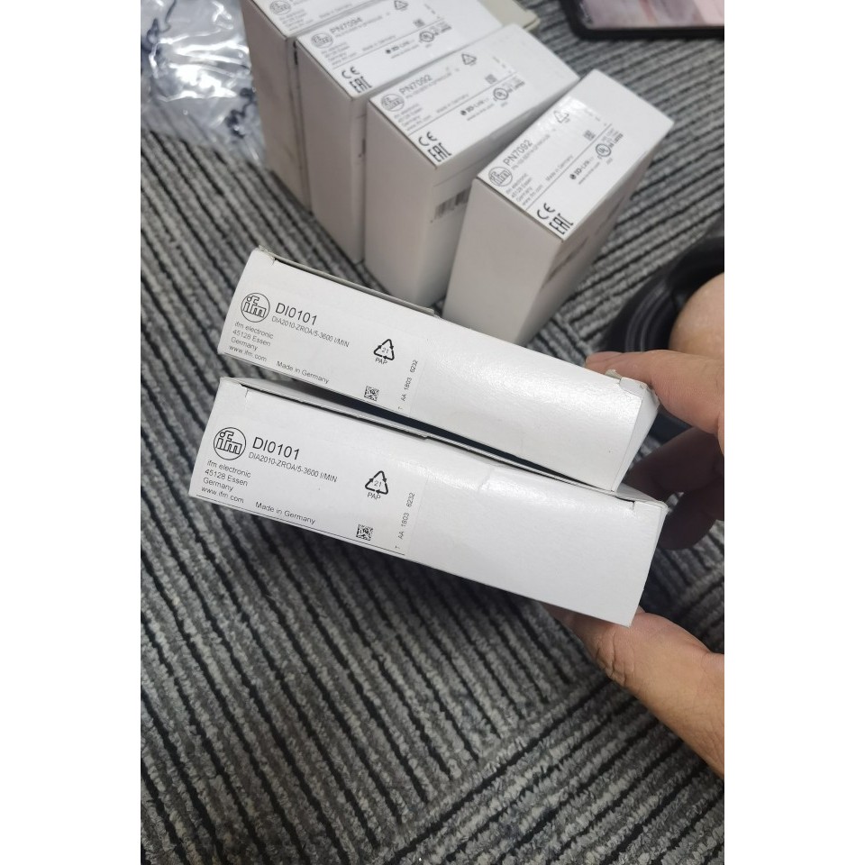 จัดส่งฟรี [ปลอมหนึ่งโทษสิบ] IFM DI0101 เซ็นเซอร์-พร้อมสต็อก