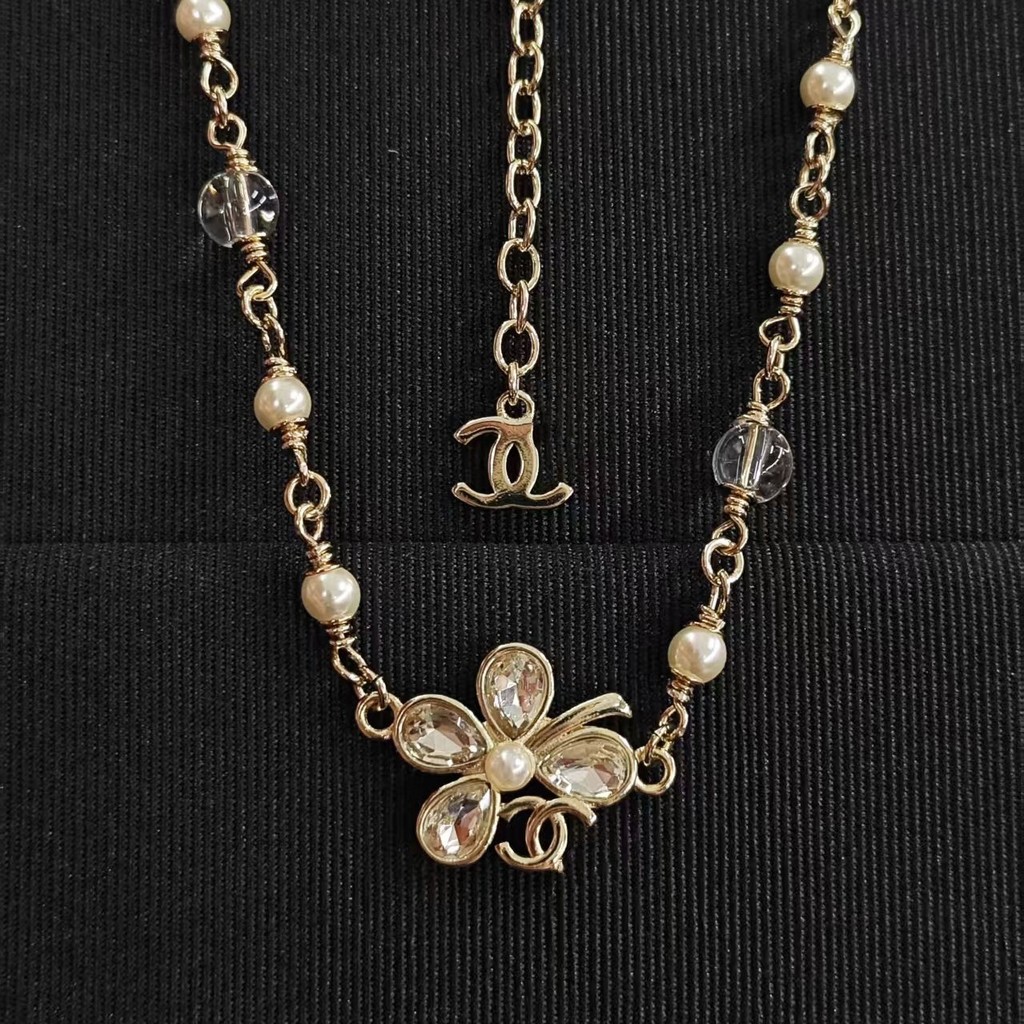 26p Xiaoxiangjia แฟชั่นฤดูใบไม้ผลิ Four-leaf Clover ดอกไม้คริสตัล Double c Light Gold สร้อยคอขนาดเล็