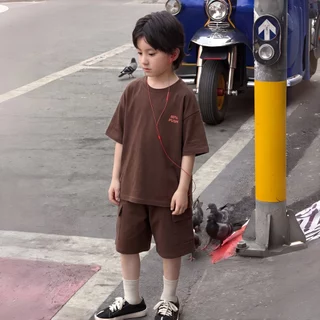 Mikyolike 2-12 ปี เสื้อผ้าเด็กผู้ชายเท่ๆ ดูดีทันสมัย กางเกงคาร์โก้ขาสั้นเด็กผู้ชาย เสื้อเด็กผู้ชาย ผ้าฝ้ายแท้