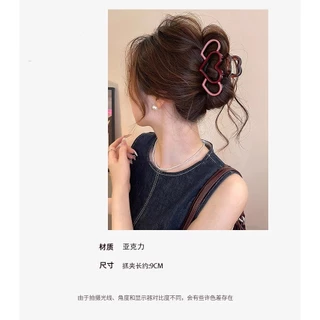 เสื้อยืดสำหรับผู้หญิง สไตล์หรู ออกแบบใหม่ ลายหัวใจทรงคู่ตัดต่อสีสดใส