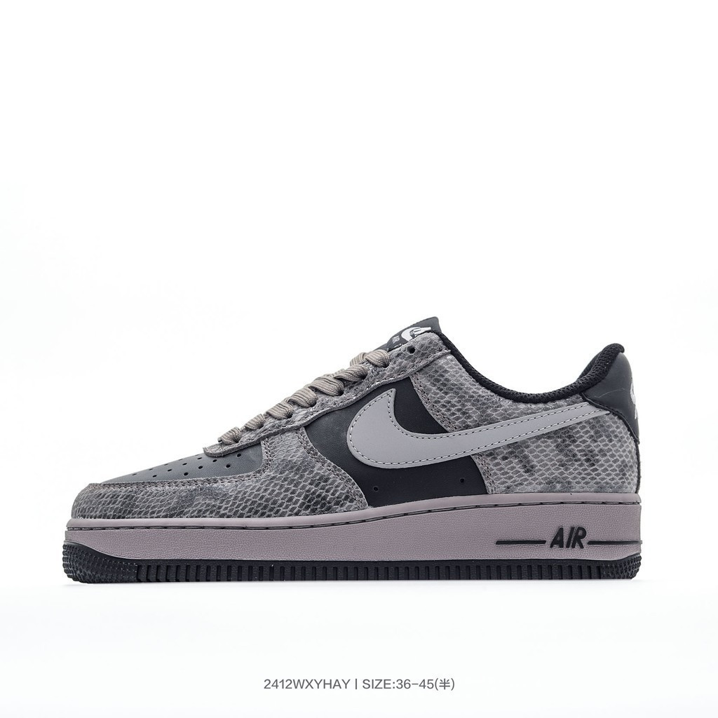 N&K Air Force 1 Snake รองเท้ากีฬาลําลองทรงเตี้ยสีดําและสีเทา F8ZA