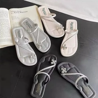 icy.sport รองเท้าแตะ สวมนิ้วโป้ง ยางPVC สายคาด ดีเทลดอกไม้เล็ก วิบวับ สำหรับผู้หญิง มีบริการส่งด่วน X096