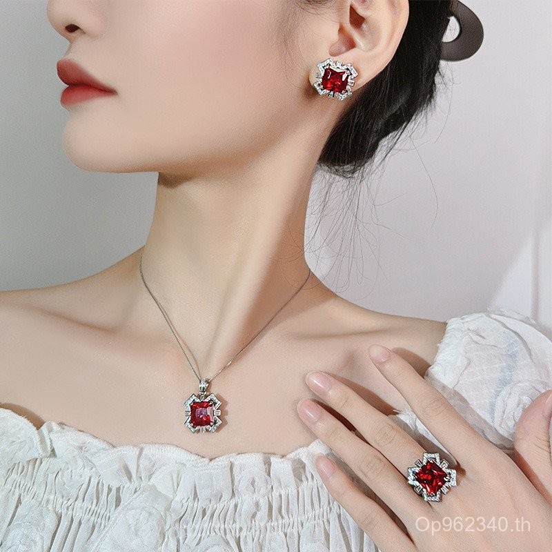 สินค้าเครื่องประดับผู้หญิงทับทิมเครื่องประดับสร้อยคอเครื่องประดับสแควร์แหวนต่างหูชุด High-End Rose ข