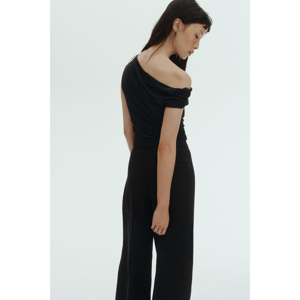 H&M(เอชแอนด์เอ็ม) เสื้อเปิดไหล่ดีไซน์ draped ผู้หญิง 1342705_1