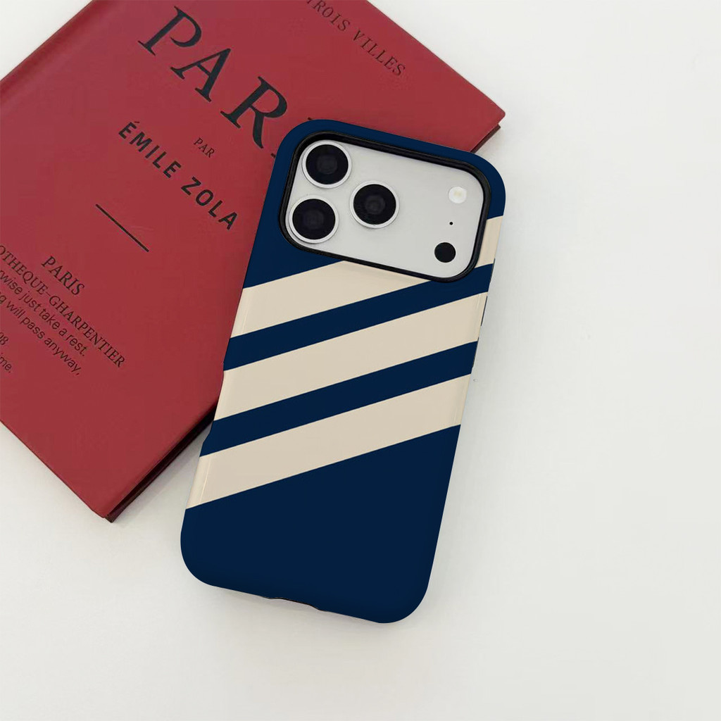 Blue Off White Diagonal Stripe Simple Classic Slanted Stripes เหมาะสําหรับ iPhone17/16/15/14/13/12/11 Pro Max Plus PC เปลือกด้านในแหวนวงเล็บ 2-in-1 เลนส์ป้องกัน Anti-Drop