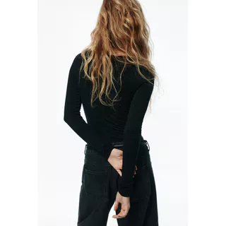 H&M(เอชแอนด์เอ็ม) เสื้อท็อปผ้าวิสโคสดีไซน์ระบายพลิ้ว Women Draped viscose top 1314271_1
