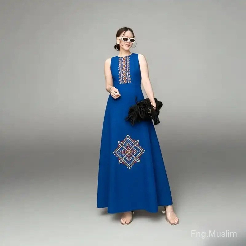 ฤดูร้อนรูปแบบใหม่พร้อมสต็อกจัดส่งที่รวดเร็ว ชุดเดรสคอกลมแขนกุดเสริมหลายสีดีไซน์ลายเรียบง่ายหรูหรานุ่มเหมาะสําหรับสวมใส่ทุกวัน