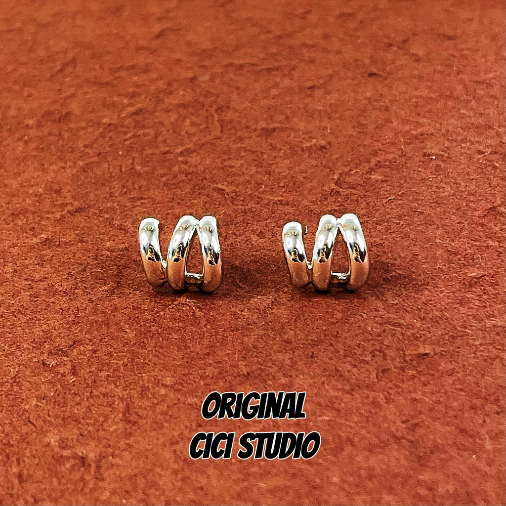 CICI STUDIO เข็มเงิน Niche Design Multi-Circle Metallic Silver ต่างหู Cool สไตล์ ins ต่างหูแผ่นม้วนก