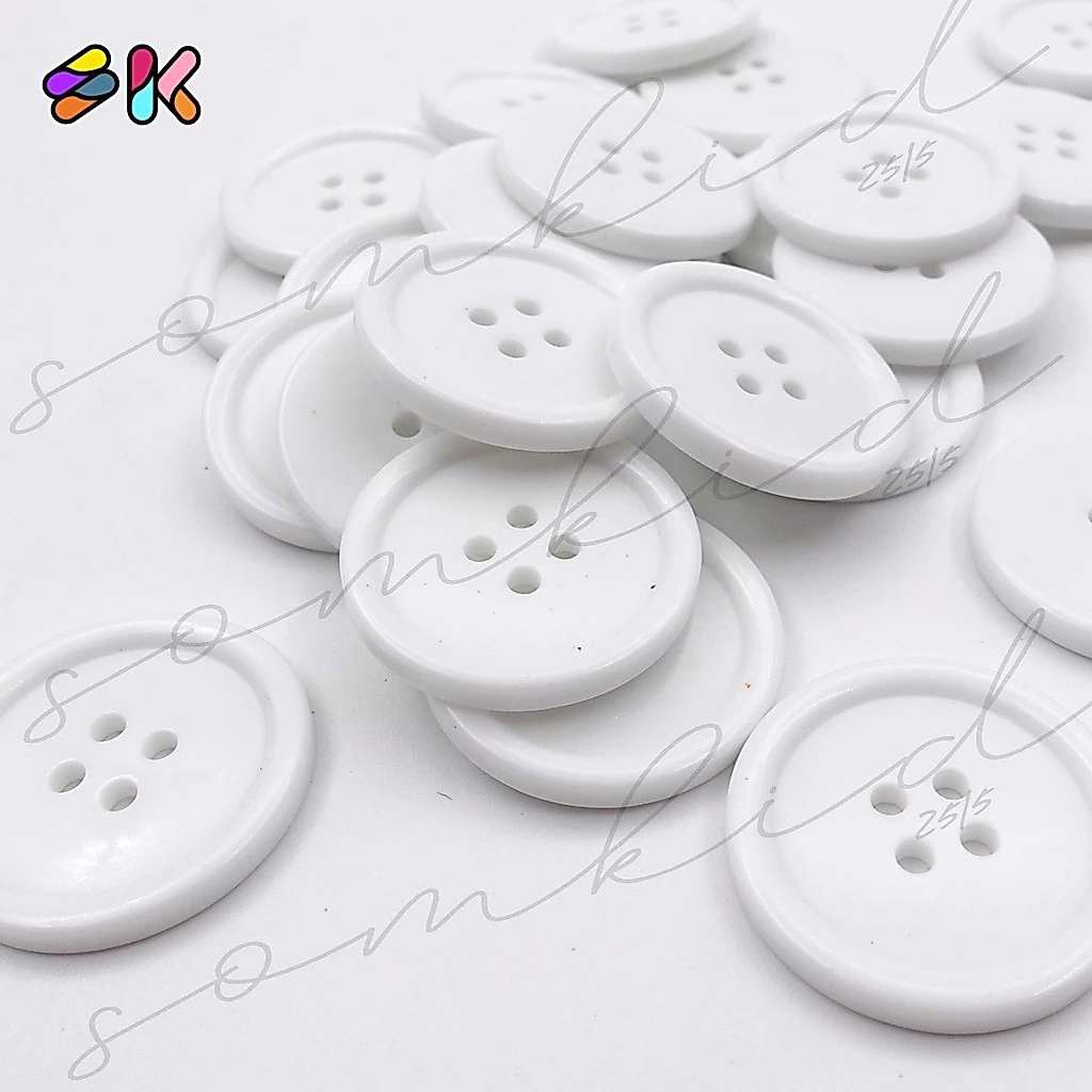 somkid กระดุมพลาสติกเนื้อดี 4รู ขอบเล็ก ขนาด 20mm(Size32L) และขนาด25mm(size40L) แซ็กเครื่องจักรได้ สอยมือได้