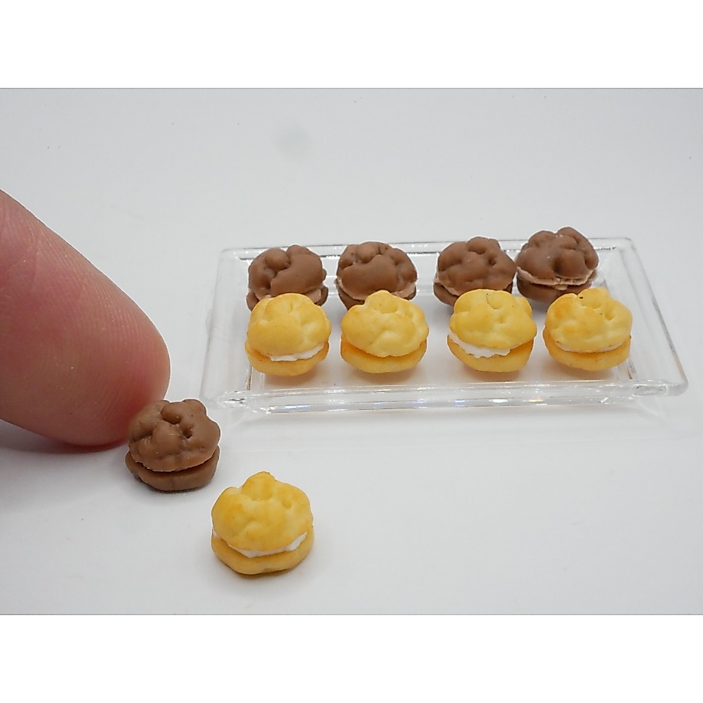 ชูครีมจิ๋ว (ราคา/ชิ้น) Choux Cream งานดินปั้น ขนาด 0.7 ซม. ชูครีม ขนมจิ๋ว ของจิ๋ว Miniature ของตกแต่งบ้านตุ๊กตา