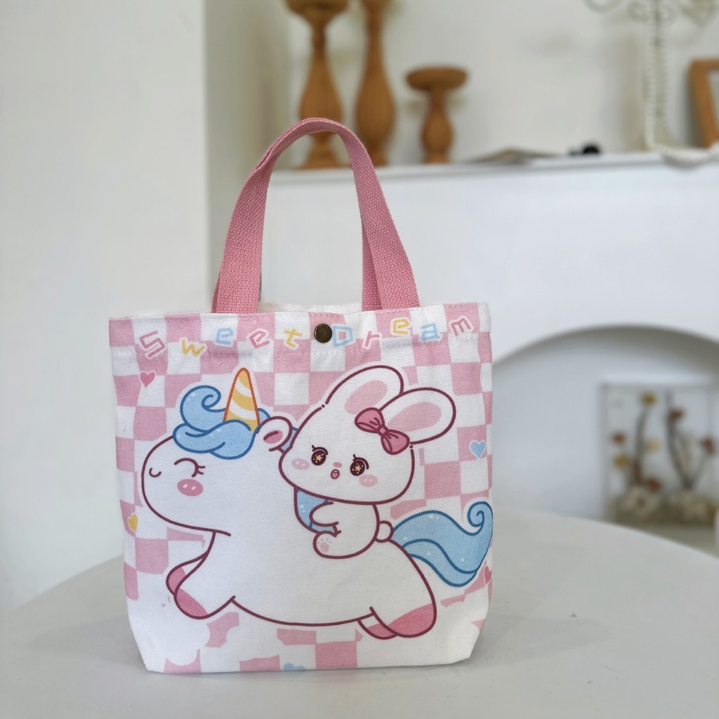 CMUSIC กระเป๋าถือ กระเป๋าผ้า กระเป๋าช้อปปิ้งขนาดใหญ่ ลายการ์ตูนจุของได้เยอะ เหมาะสำหรับนักเรียนและสุภาพสตรี - รูปที่ 2