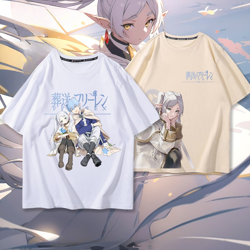 เสื้อยืดภาพประกอบ "Frieren: Beyond Journey's End" ของ Frieren & Himmel มีให้เลือกหลายสี - สไตล์วิทยา