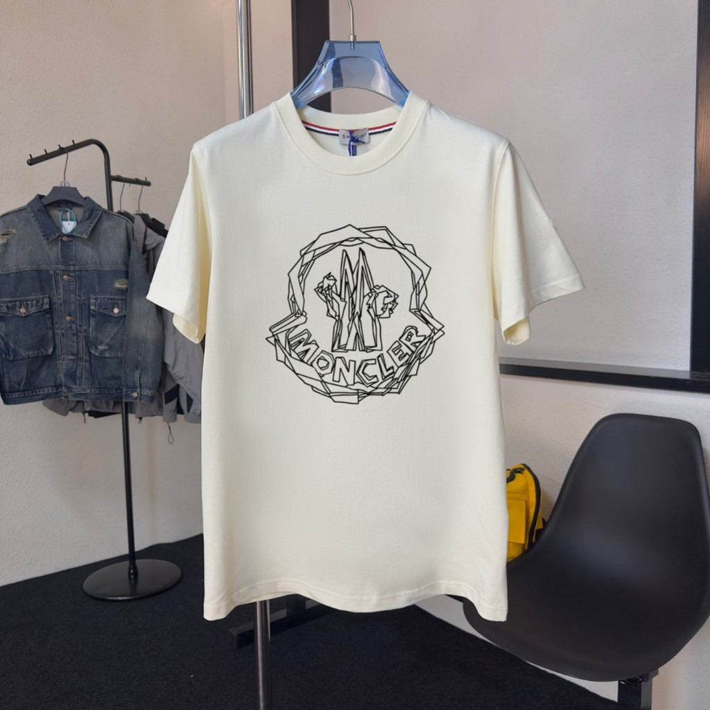 Moncler2026 Moncler 2026 ต้นฤดูใบไม้ผลิสไตล์ใหม่เสื้อยืดแขนสั้นชายหญิงคู่เสื้อรอบคอ Slim-fit หลวมฤดู