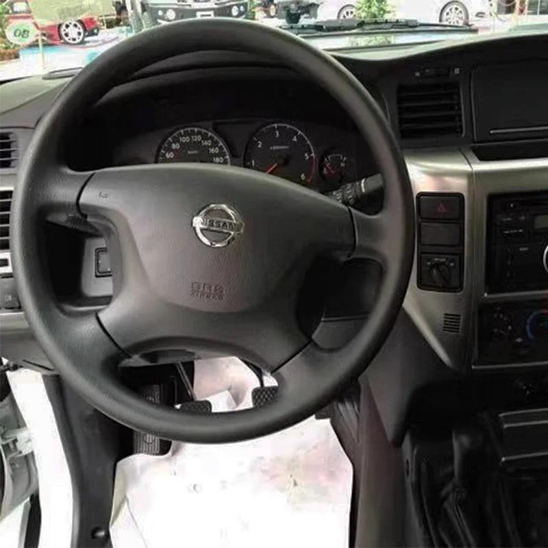 ที่กําหนดเองหลุมเจาะสวมใส่พวงมาลัยรถสําหรับ Nissan Patrol Y61 สีดําหนังแท้รถอุปกรณ์เสริม