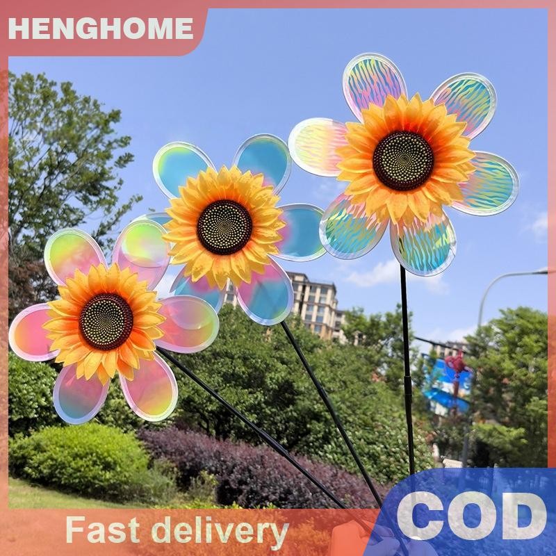 [HENGHOME] 1 ชิ้นฟิล์มสีสันภาพลวงตาเปลวไฟเปลี่ยนสีดอกทานตะวัน Windmill Double-layer Wind Spinner ของเล่นเด็กตกแต่งสวนกลางแจ้ง [COD]