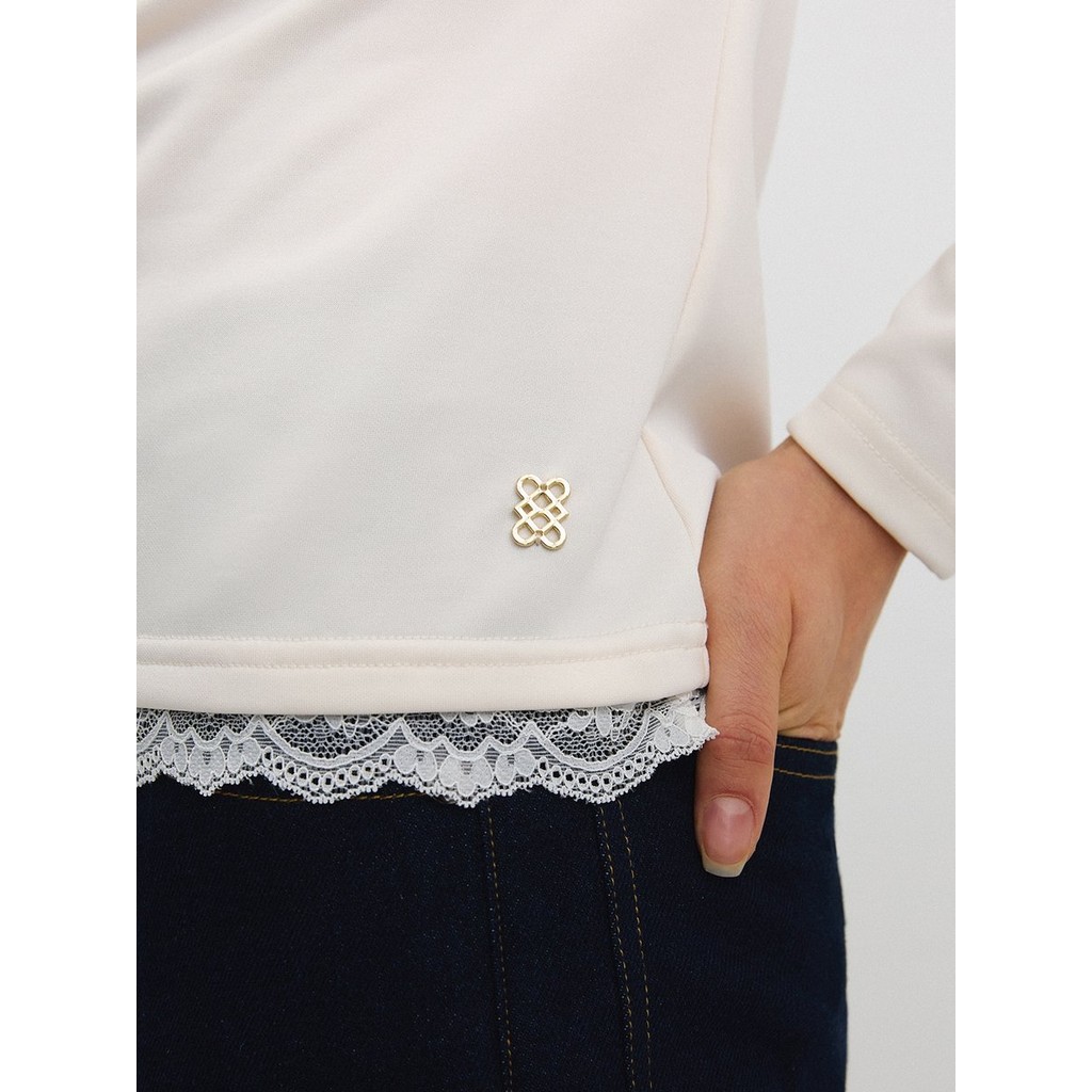 [Pomelo] เสื้อเปิดไหล่ข้างเดียวดีเทลผูกข้างแต่งขอบลูกไม้ / One-Shoulder Lace Trim Top - รูปที่ 4