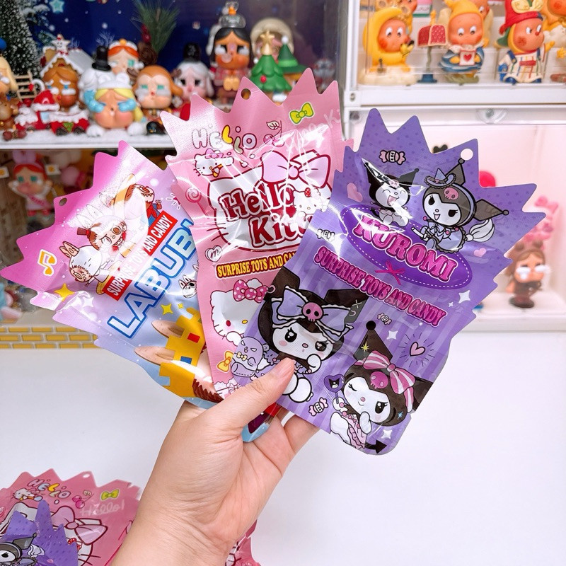 ขนมของเล่นการ์ตูนคิตตี้ คุโรมิ ซานริโอ้ หมีเนย ป๊อปมาร์ท เอลโอเอล เเละ หมูเด้ง 1 เเพค 30 ซอง