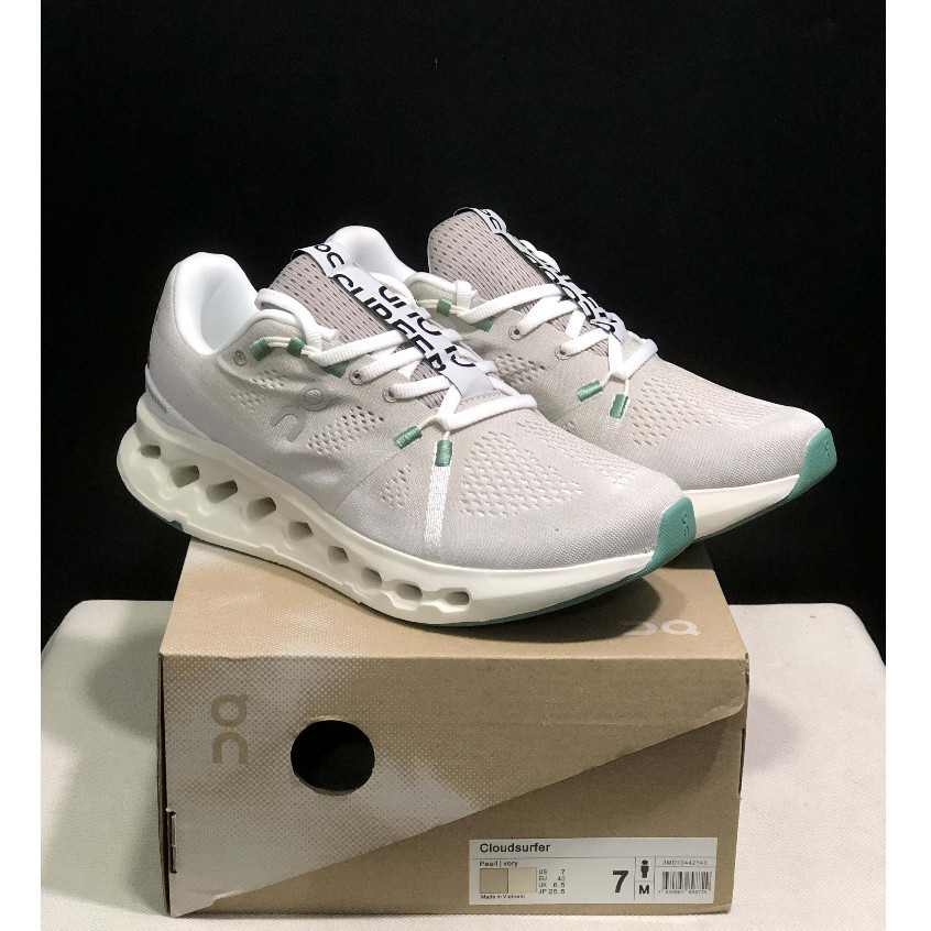 On Cloudsurfer รองเท้าวิ่งน้ําหนักเบากันกระแทกกันลื่นสําหรับผู้ชายและผู้หญิง TWV3 1LU9