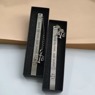 (พร้อมกล่องของขวัญ)ของขวัญบัณฑิตกฎหมายที่คั่นหนังสือสแตนเลส – พูดความจริง แสวงหาความยุติธรรม