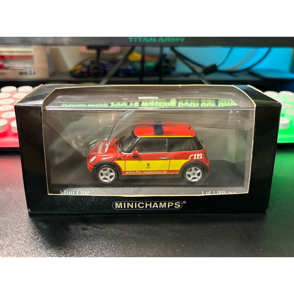 [Out] Minichamps Mini Cut Mini Cooper One R50 Mini Cooper 1/43 ต้นแบบของ German Fire Brigade รถนี้เป