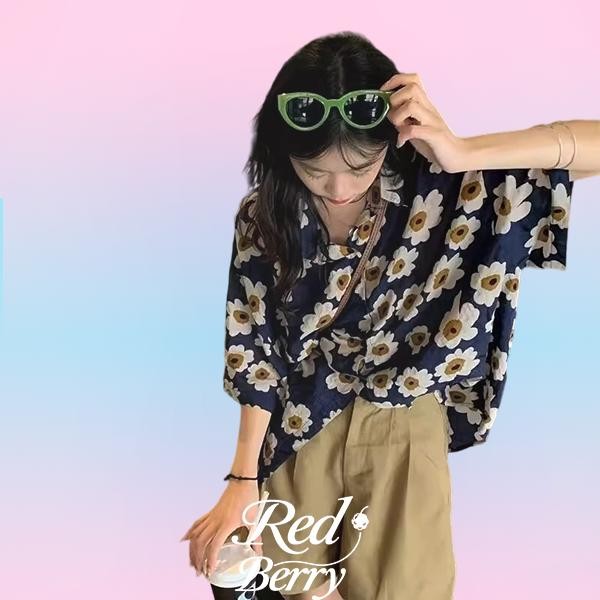 Red Berryเสื้อเชิ้ตแขนสั้นลายดอกไม้หลวมๆ สำหรับผู้หญิงในช่วงฤดูร้อน เสื้อนักเรียนสไตล์ย้อนยุค W259