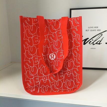 กระเป๋าถือผู้หญิง Lululemon พร้อมโลโก้ ใช้งานได้นาน ๆ เหมาะสำหรับการพกพาในวันหยุดหรือใช้ประจำวัน