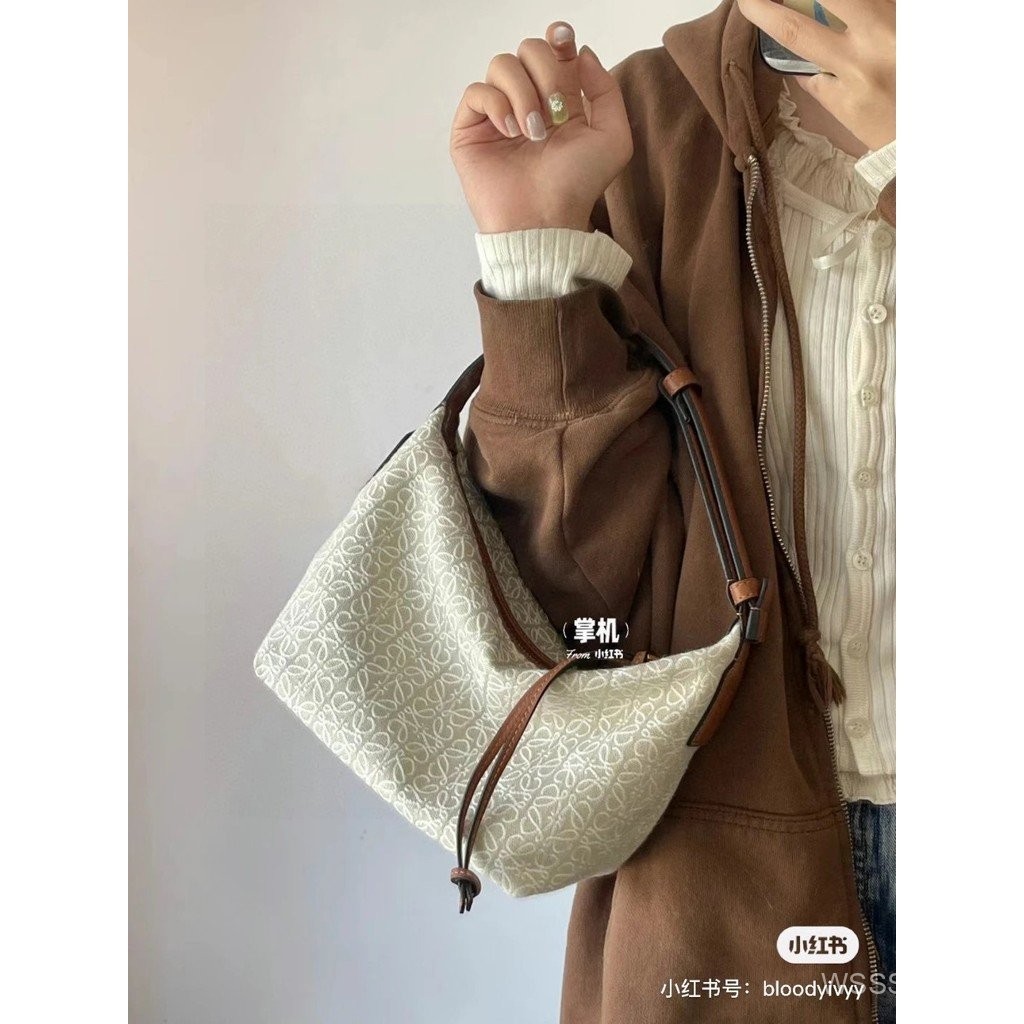 กระเป๋าอาหารกลางวัน Loewe Anagram Cubi สำหรับผู้หญิง แบบ.Canvas กันแสงแดด พร้อมกระเป๋าใส่เงิน และไฟL