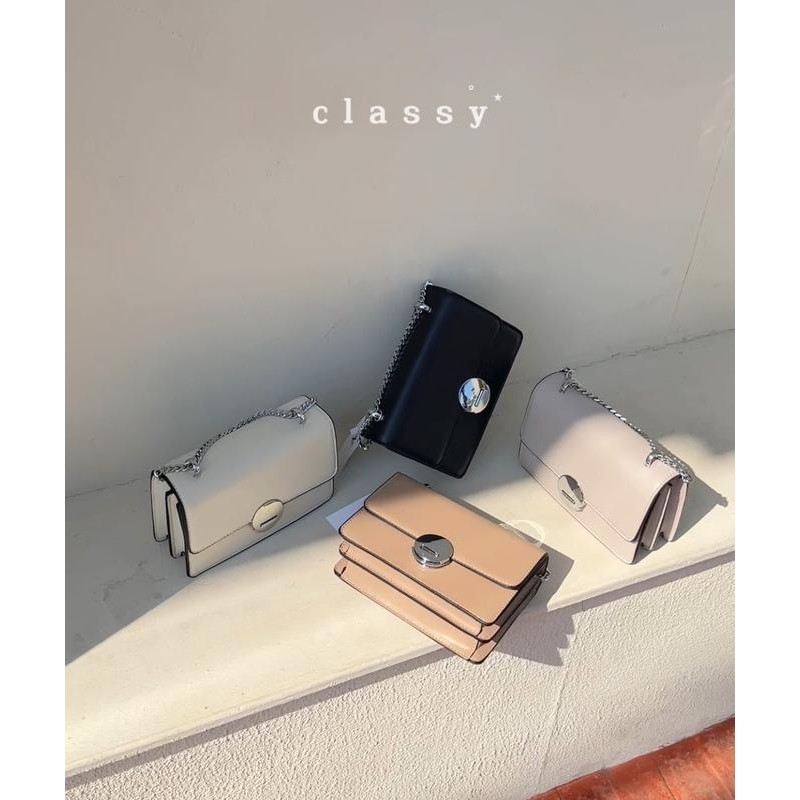 KORRA CLASSY BAG คลาสซี่ กระเป๋าหนังพียู มี4สี อะไหล่เงินเงา สายปรับไม่ได้