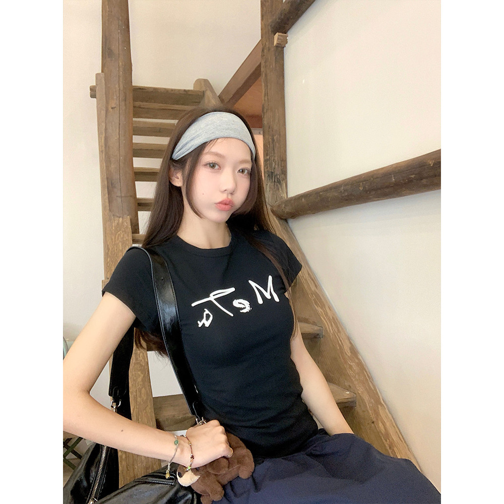 Moses Queen/Queen of Mercy เสื้อยืดแขนสั้นทรงตรงสไตล์อเมริกัน พิมพ์ลายฤดูร้อนปี 2025 สีดำ ทรงเข้ารูป