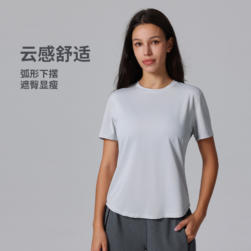 Cloudy Casual เสื้อยืดน้ําหนักเบา Breathable Night Running สะท้อนแสงชุดโยคะรอบคอ All-Match แขนสั้นผู