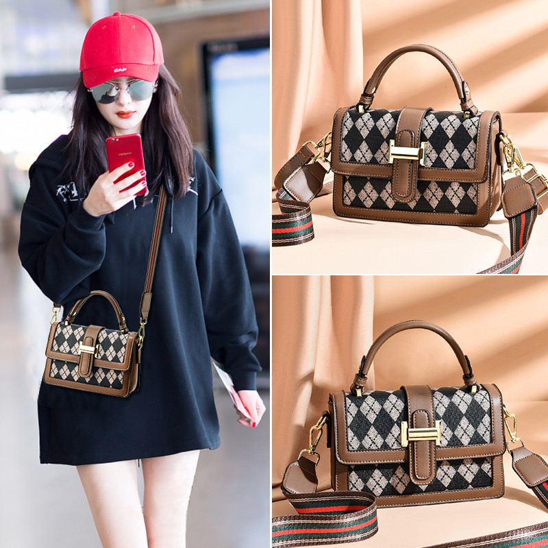 สาวน้อย Ami Small Square Bag T7529