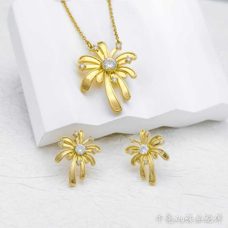 Gold-Plated Firework วัสดุด้านล่างต่างหูยางด้านล่างสําเร็จรูปเพทายเลียนแบบ Dot Emerald สร้อยคอ ISD4