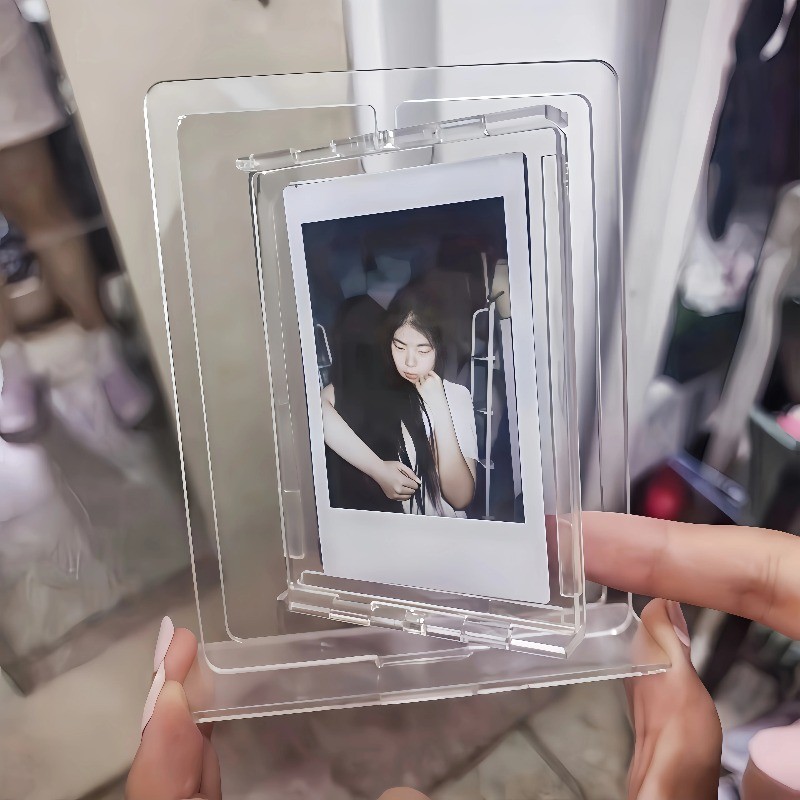 อิน กรอบรูปอะคริลิคใสหมุนยืนแสดงภาพ 3 นิ้วการจัดเก็บบัตรภาพผู้ถือบัตรสก์ท็อปจอแสดงผล