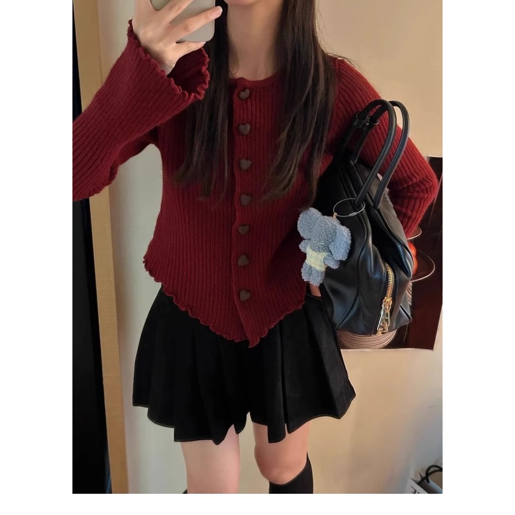 สเวตเตอร์แขนยาวสำหรับผู้หญิงสไตล์ตะวันตก มีปุ่มและขนาดเล็กสีแดง