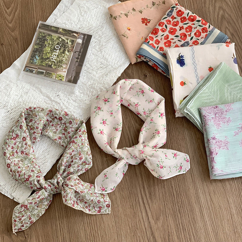 2025เอ็มทีซีลี่ ผ้าพันคอผ้าไหมคอลเลกชันผ้าพันคอสี่เหลี่ยมเล็กๆผ้าพันคอไหมหญิงฤดูร้อนแฟชั่นดอกไม้ผ้าคลุมศีรษะสไตล์อภิบาลผมวงระดับไฮเอนด์ผ้าพันคอขนาดเล็กมัลติฟัง