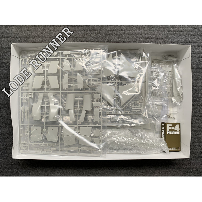 Tamiya 1/32 Static Model Series F-4J Phantom II 60306